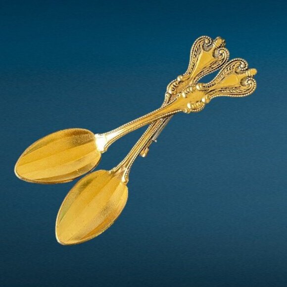 Vintage Gold Tone Spoon Brooch Tiny Fluted Double Spoons Victorian Revival Pin - Picture 2 of 6